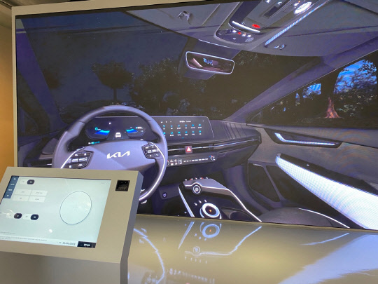 'EV6 언플러그드 그라운드 서울'에 배치된 '3D 컨피규레이터 및 대형 월 스크린'. 장우진 기자